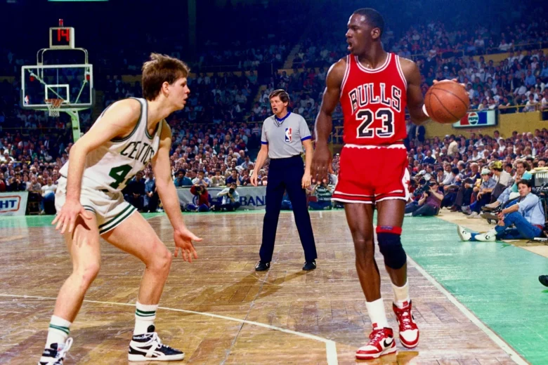 Michael Jordan réalise 63 points contre Boston en playoffs NBA