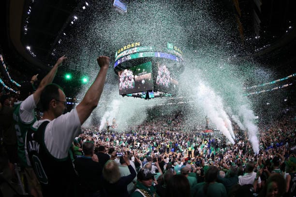 Célébration des Celtics au TD Garden après leur victoire contre les Mavericks en Finales NBA 2024