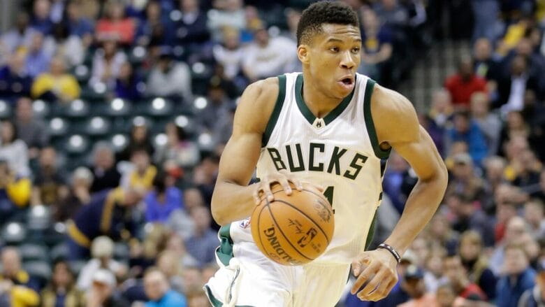 Giannis Antetokounmpo gana el trofeo MIP NBA