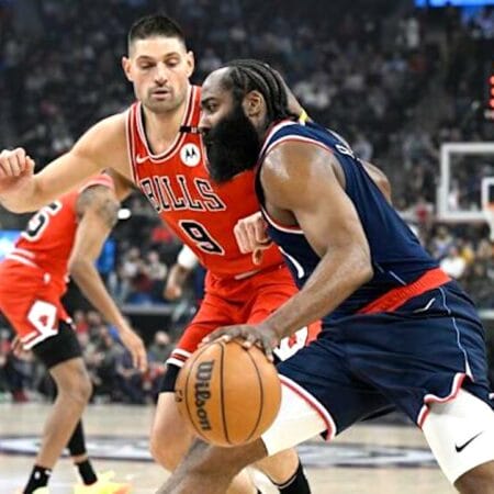 James Harden en action face aux Chicago Bulls lors d&rsquo;un match NBA