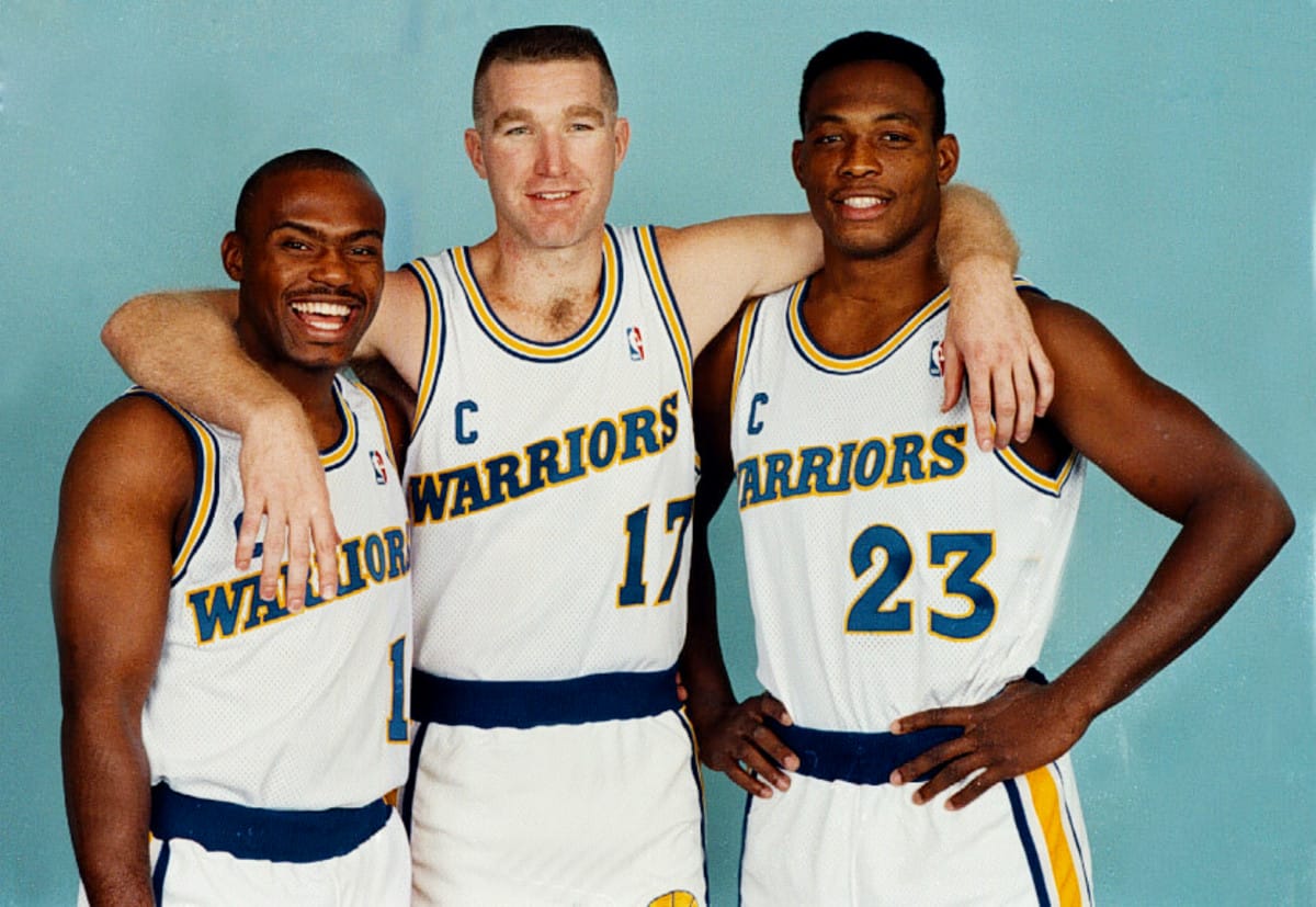 Run TMC – Tim Hardaway, Chris Mullin y Mitch Richmond con la camiseta de los Warriors