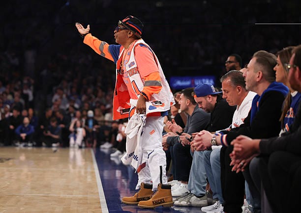 Spike Lee en courtside lors d’un match des Knicks au Madison Square Garden