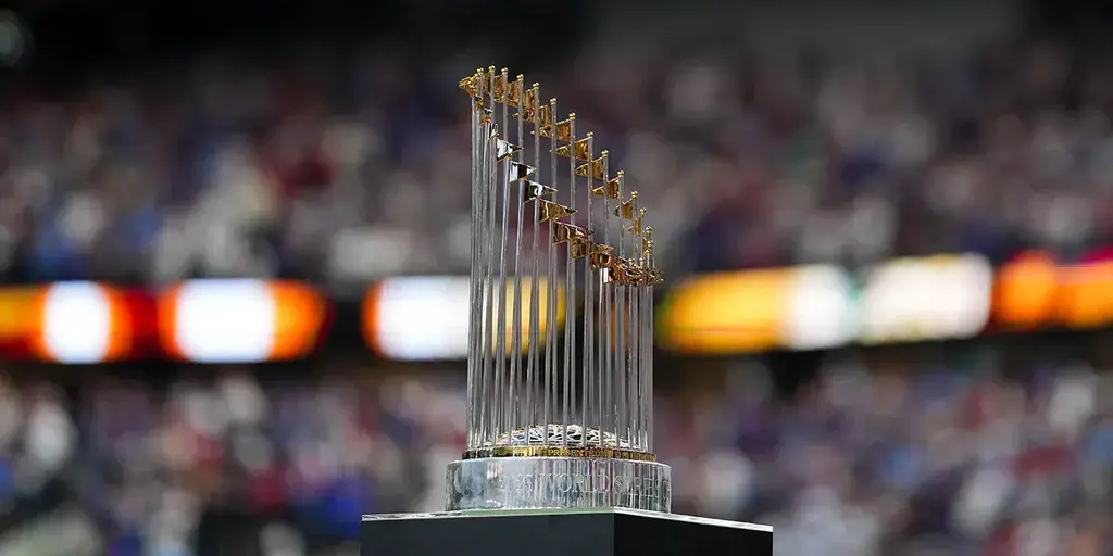 El Commissioner's Trophy, entregado cada año al equipo campeón MLB