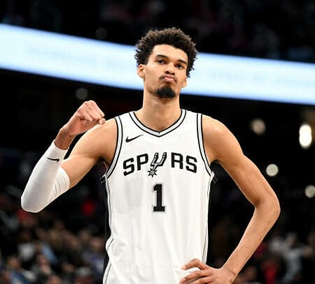 Victor Wembanyama en plein match avec les San Antonio Spurs en NBA