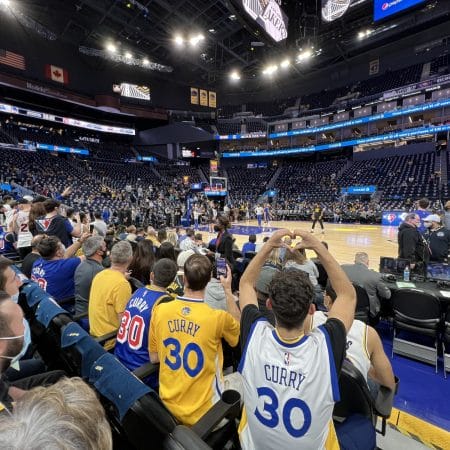 Fans Trip Double assistant &agrave; l&rsquo;&eacute;chauffement de Stephen Curry au Chase Center gr&acirc;ce aux Fan Experiences exclusives