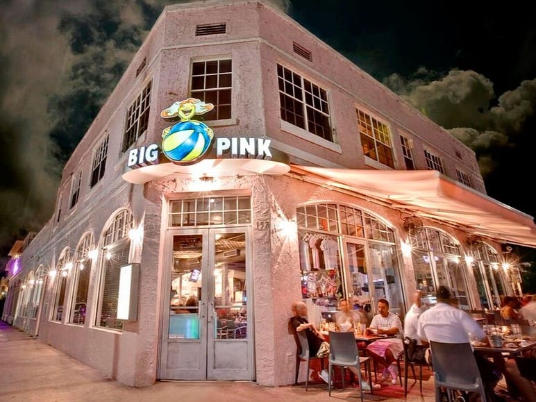 Big Pink en South Beach, restaurante de Miami Beach vinculado a There&rsquo;s Something About Mary.