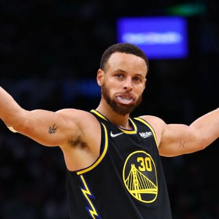 Stephen Curry célèbre un tir clutch – Golden State Warriors