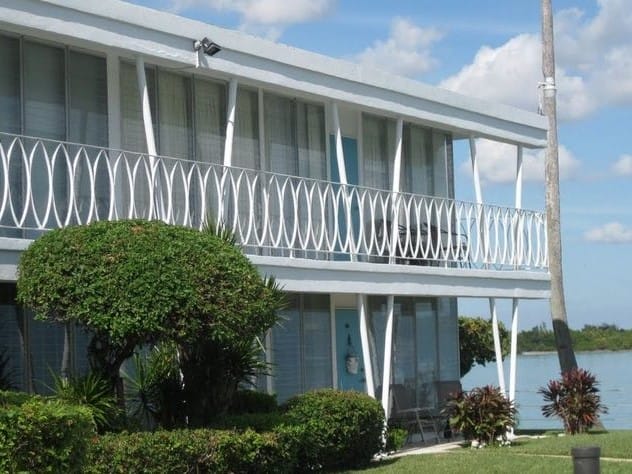 Casa junto a la bah&iacute;a en Miami vinculada al universo de Dexter.