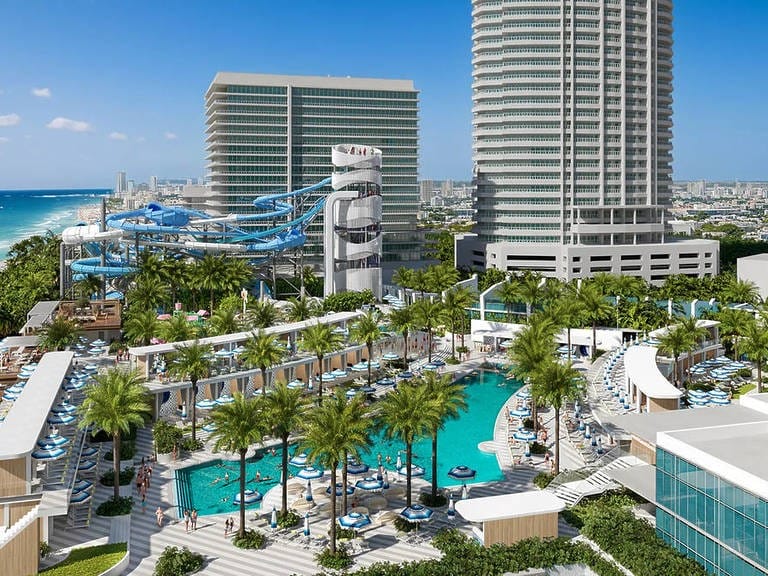 Fontainebleau Miami Beach, hotel ic&oacute;nico de Collins Avenue vinculado al cine en Miami.