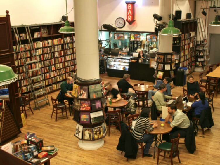 Housing Works Bookstore Cafe en SoHo, Nueva York.