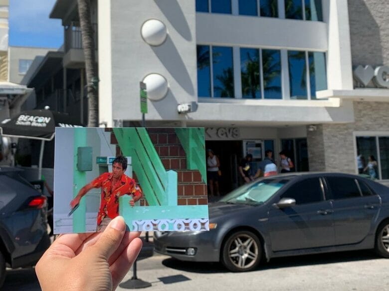 Foto comparativa de Scarface frente al 728 Ocean Drive en Miami Beach.