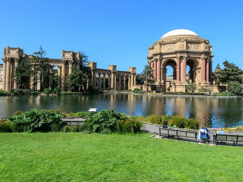 Palace of Fine Arts en San Francisco, una localización de cine situada cerca de la Marina y la bahía.