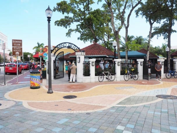 Entrada de Domino Park en Little Havana Miami, uno de los lugares más emblemáticos de Calle Ocho