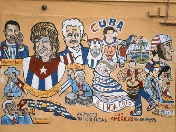 Mural de cultura cubana en Little Havana Miami con figuras musicales, colores de Cuba y arte urbano