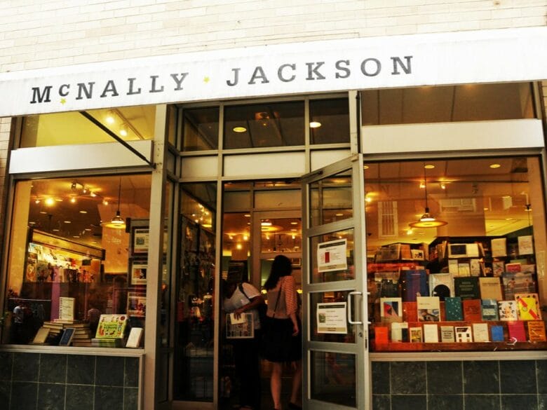 Fachada de la librería McNally Jackson, una de las librerías independientes más conocidas de Nueva York.