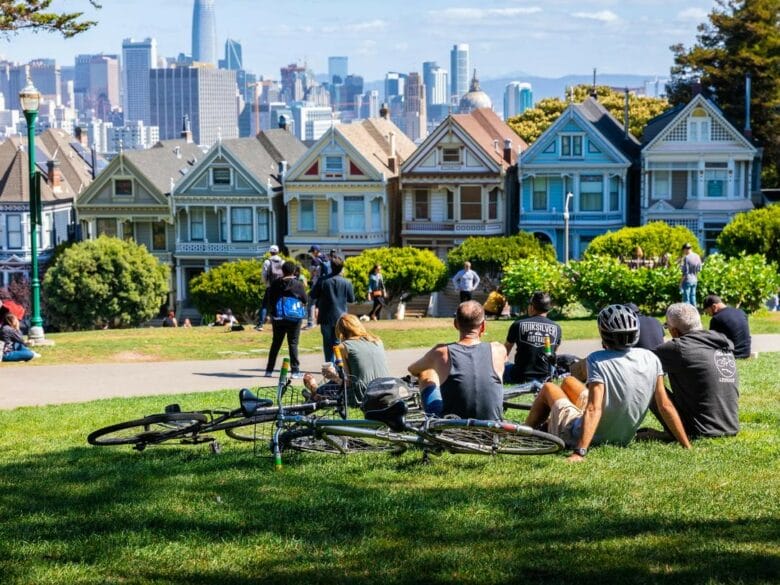 Vista de las Painted Ladies desde Alamo Square Park en San Francisco, una de las localizaciones más famosas de Full House.