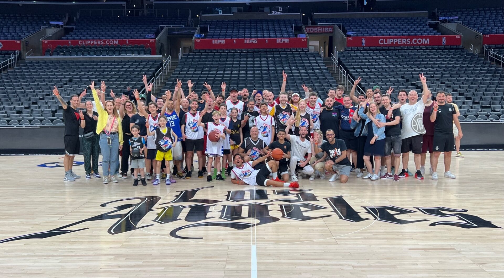Pista NBA de los Clippers en Los Ángeles – Experiencia fan con Trip Double
