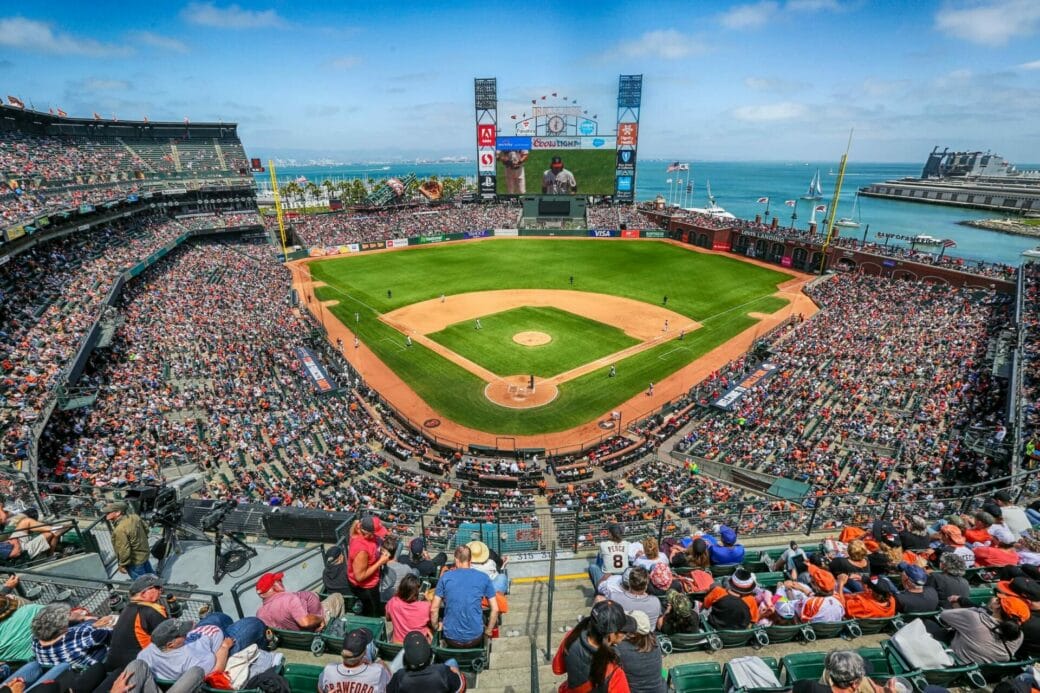 Vue panoramique sur Oracle Park à San Francisco, stade des Giants avec la baie en arrière-plan