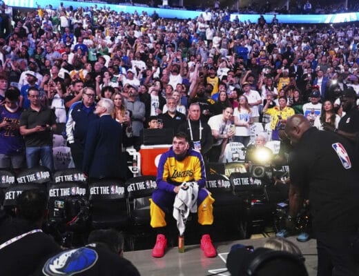 Luka Doncic lors d'un match NBA &agrave; la Crypto.com Arena