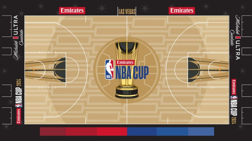 Parquet officiel NBA Cup 2024 à Las Vegas avec logo Emirates au centre du terrain
