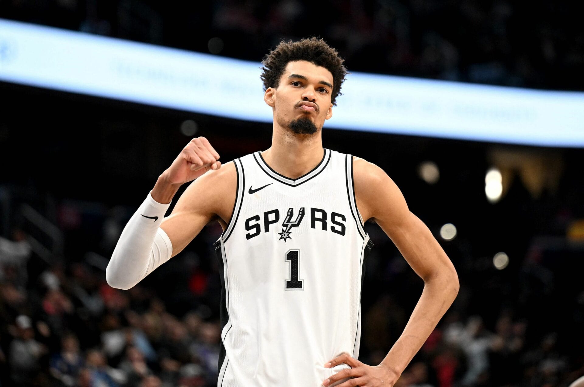 Victor Wembanyama en plein match avec les San Antonio Spurs en NBA