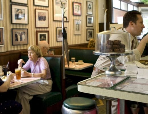 Interior vintage del Lexington Candy Shop, un diner cl&aacute;sico de Nueva York en el Upper East Side.