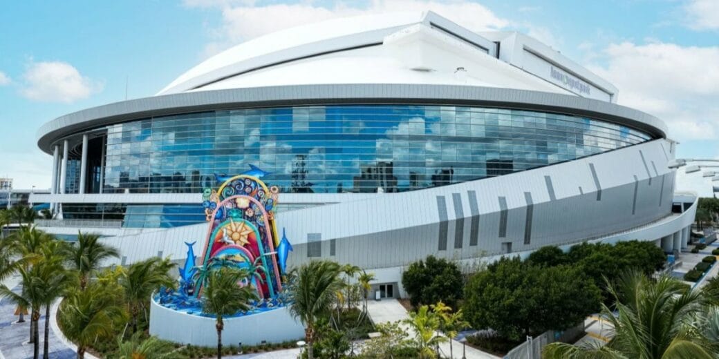 Vista exterior del loanDepot park, estadio de los Miami Marlins en Little Havana, Miami.
